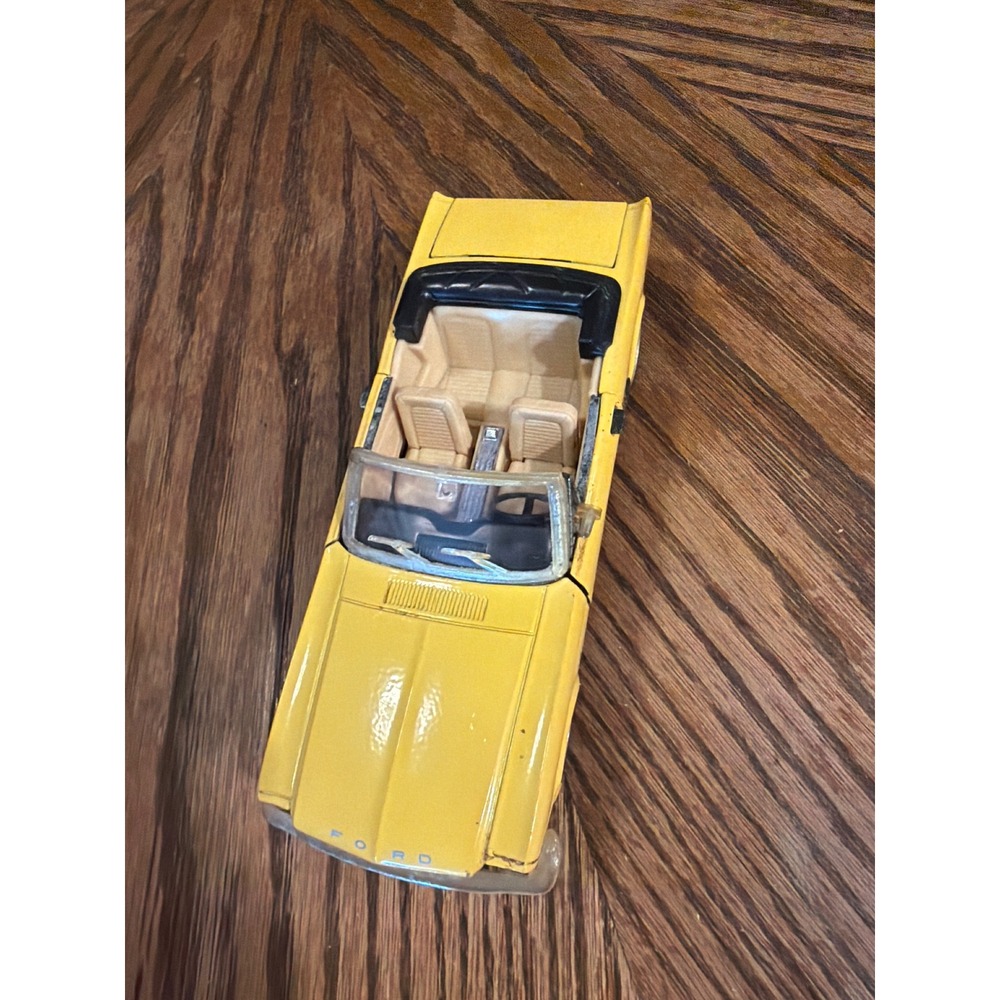 Ford Mustang Convertible Diecast Model Car Yellow SS7711 Opening Doors